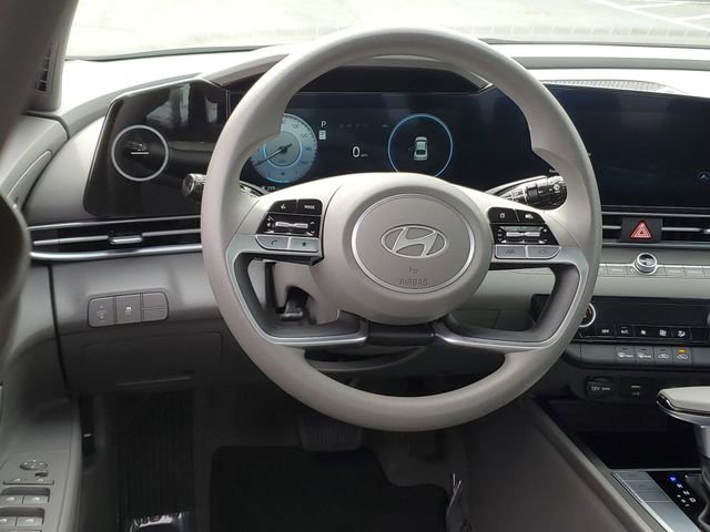 Certified 2024 Hyundai Elantra SEL FWD image 11