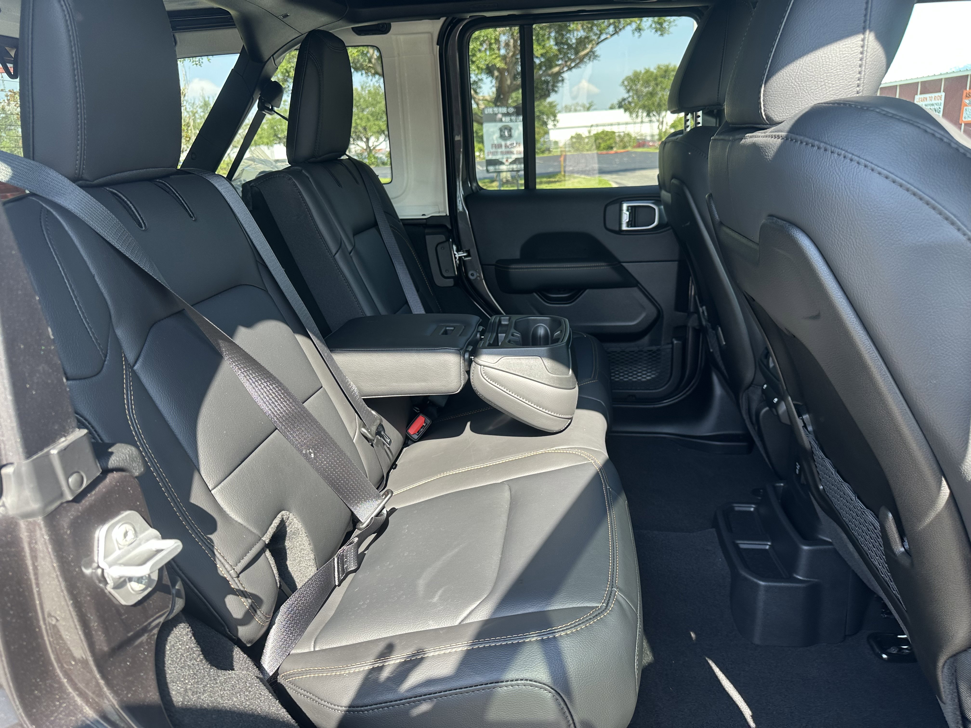 Used 2025 Jeep Wrangler Sahara w/ Safety Group image 32