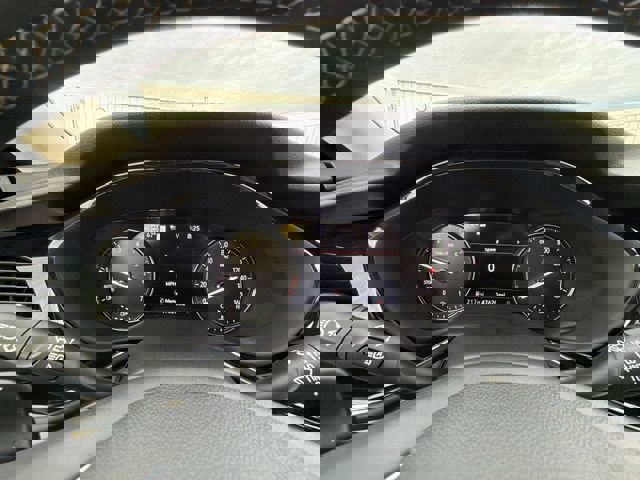 Used 2023 Buick Envision Avenir image 11