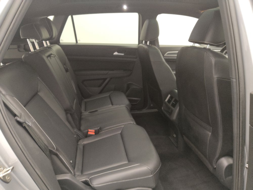 Used 2020 Volkswagen Atlas Cross Sport SE w/ Panoramic Sunroof Package FWD image 19