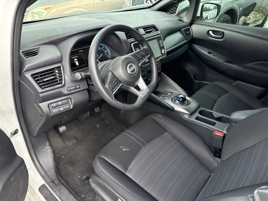 Used 2025 Nissan Leaf S FWD image 3