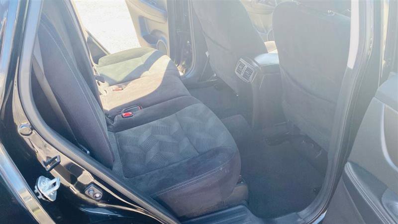 Used 2015 Nissan Rogue SV w/ SV Premium Package image 19