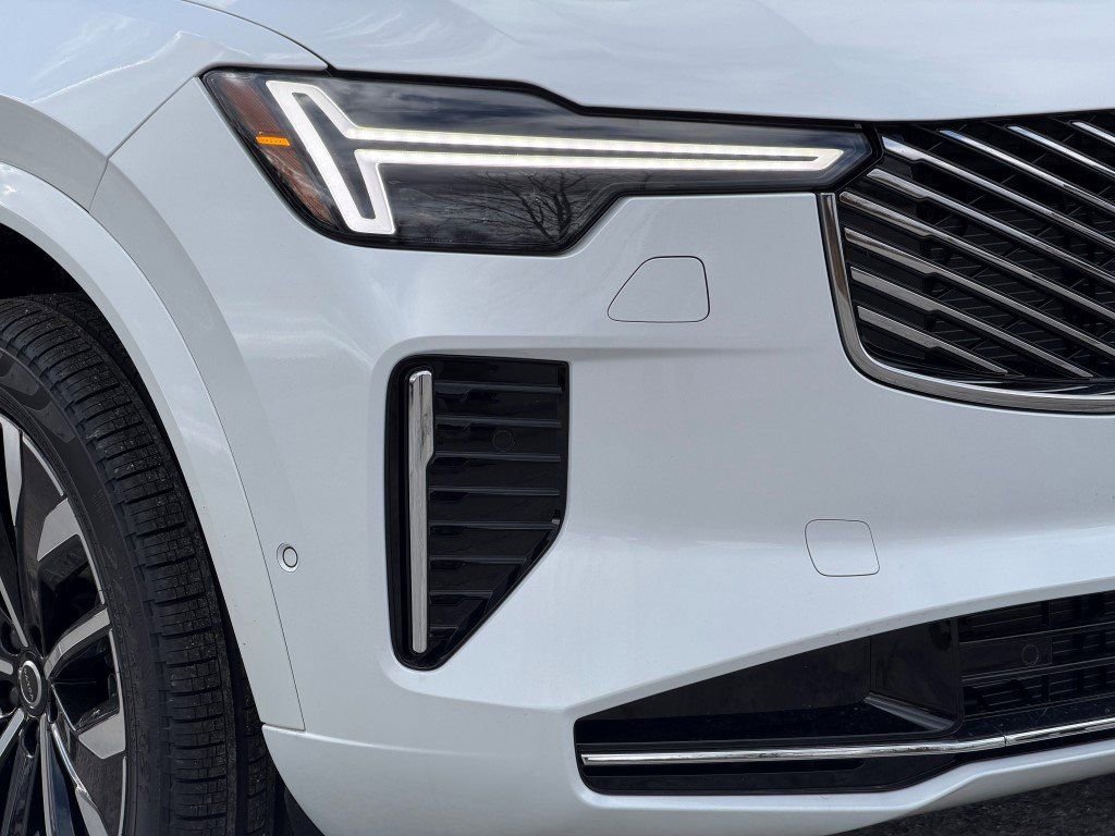 New 2026 Volvo XC90 B6 Plus w/ Protection Package Premier image 3