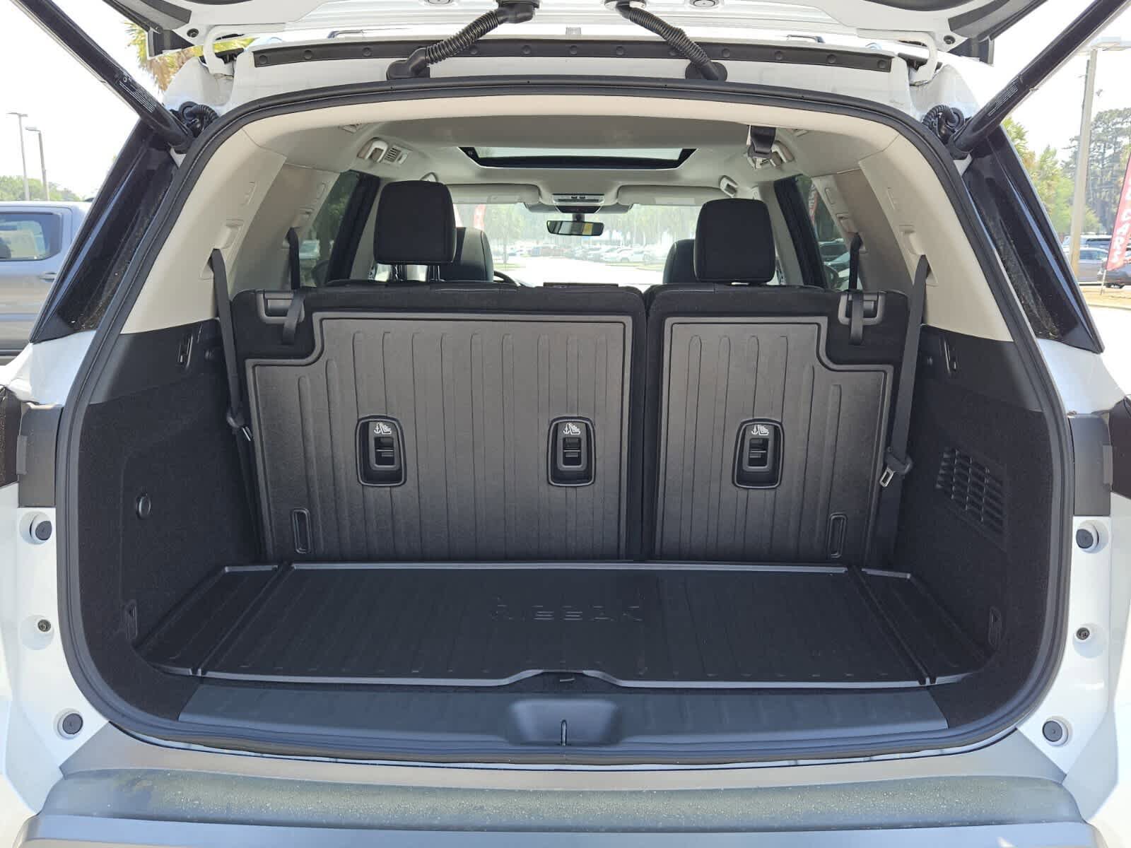 New 2026 Nissan Pathfinder Platinum FWD image 6