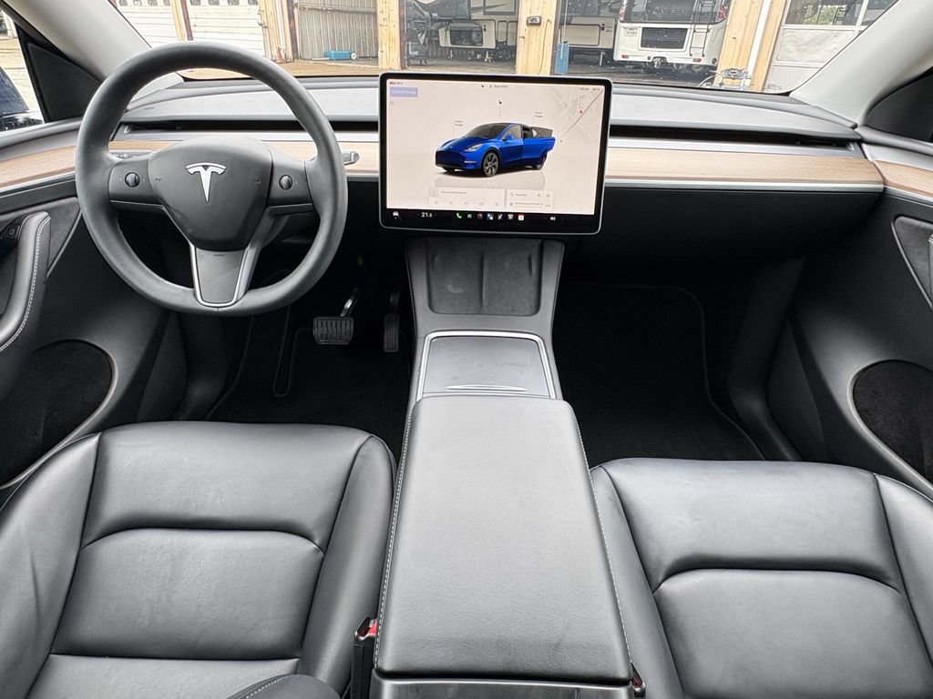 Used 2024 Tesla Model Y Long Range AWD/4WD image 23