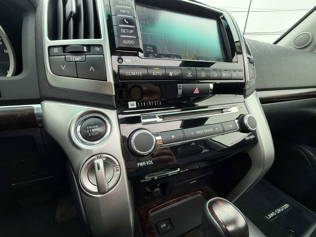 Used 2015 Toyota Land Cruiser image 24
