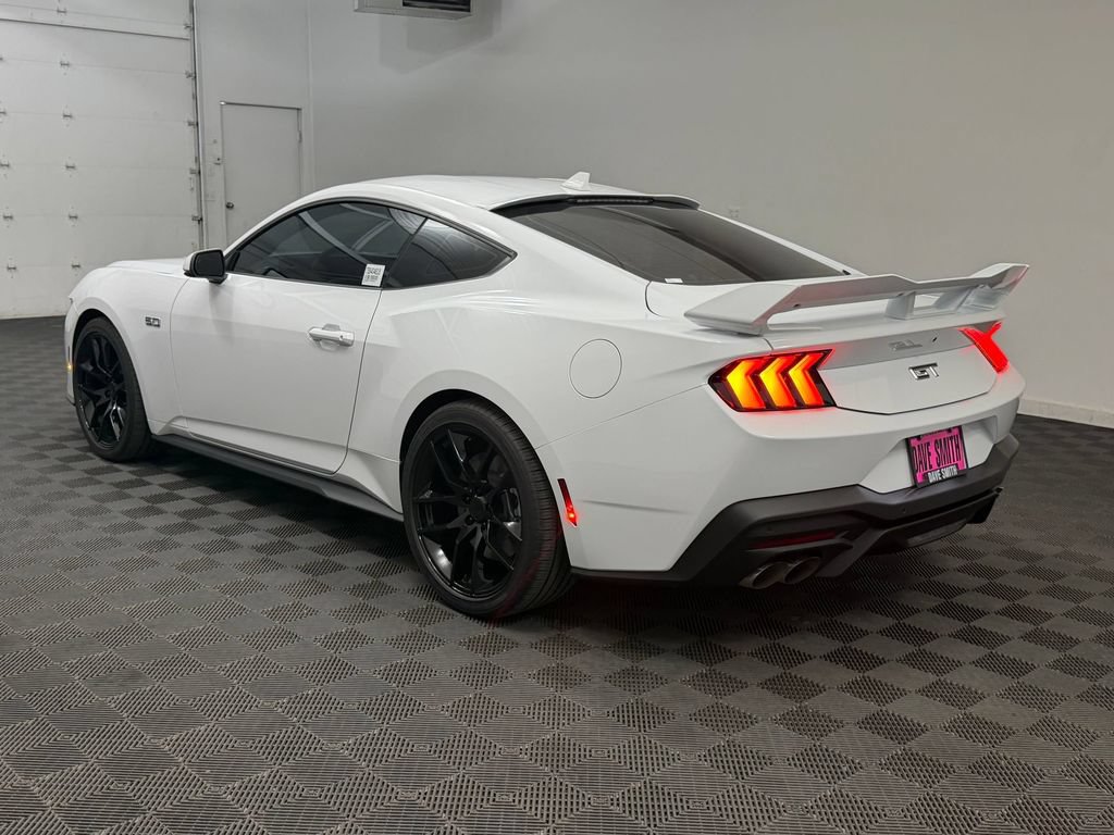 Used 2025 Ford Mustang GT Premium RWD image 3
