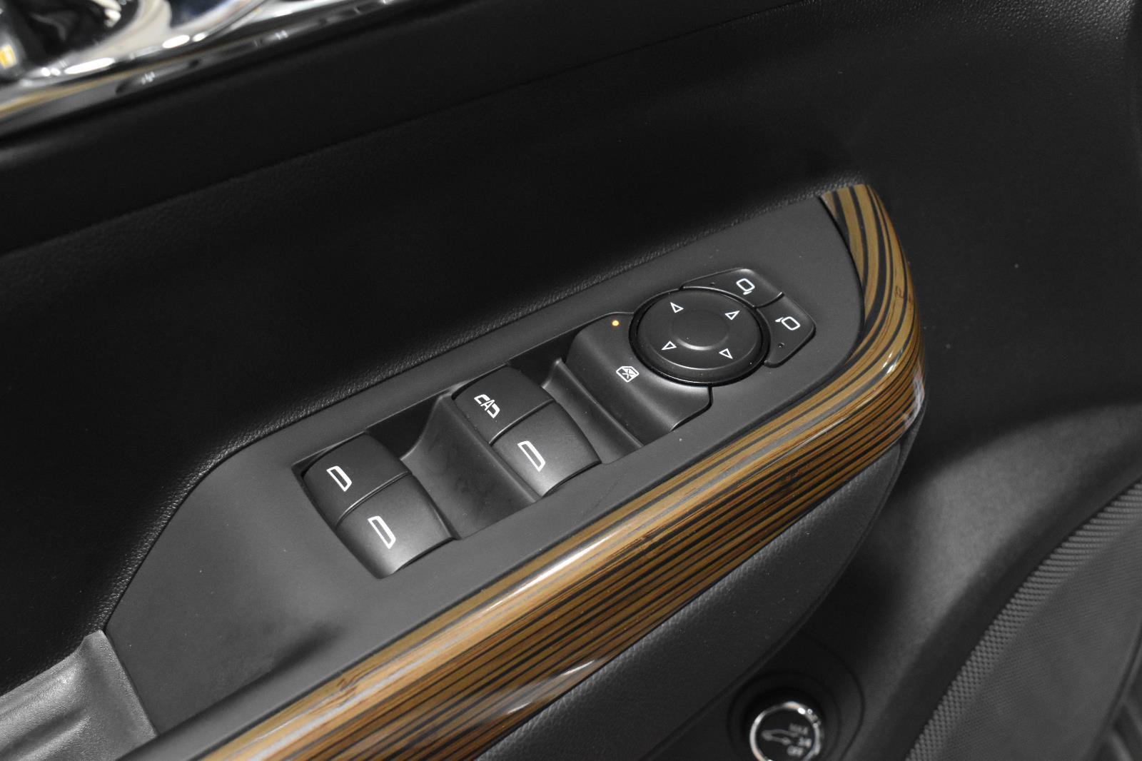 Used 2023 GMC Acadia SLE w/ Driver Convenience Package image 11