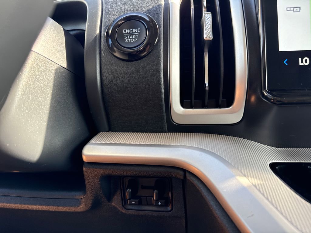 Used 2025 Ford Expedition Active image 24