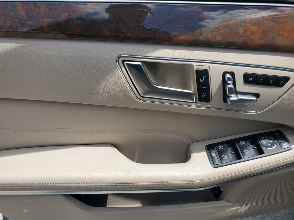 Used 2014 Mercedes-Benz E 350 4MATIC Sedan image 19