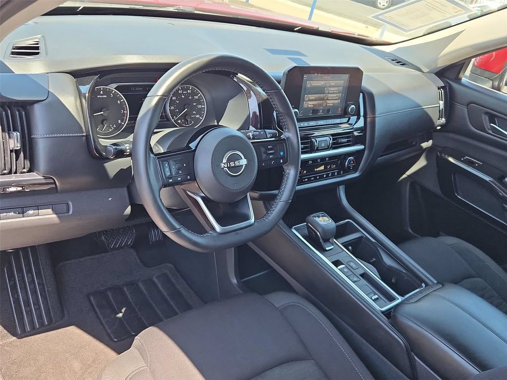 Used 2022 Nissan Pathfinder SV FWD image 2