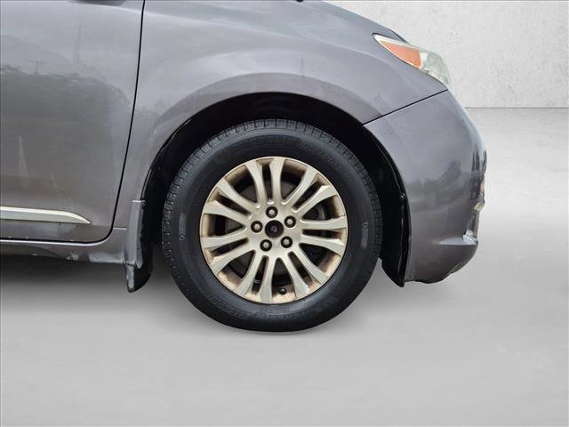Used 2013 Toyota Sienna XLE FWD image 9