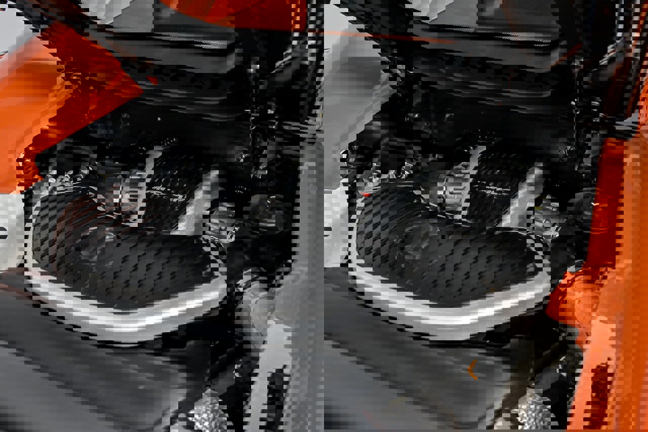 Used 2015 McLaren 650S Spider image 17