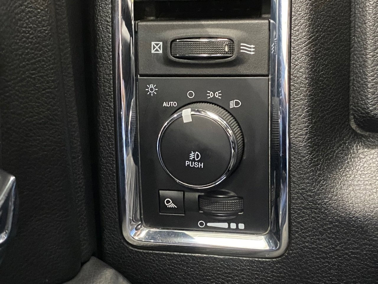 Used 2018 RAM 2500 Laramie image 14