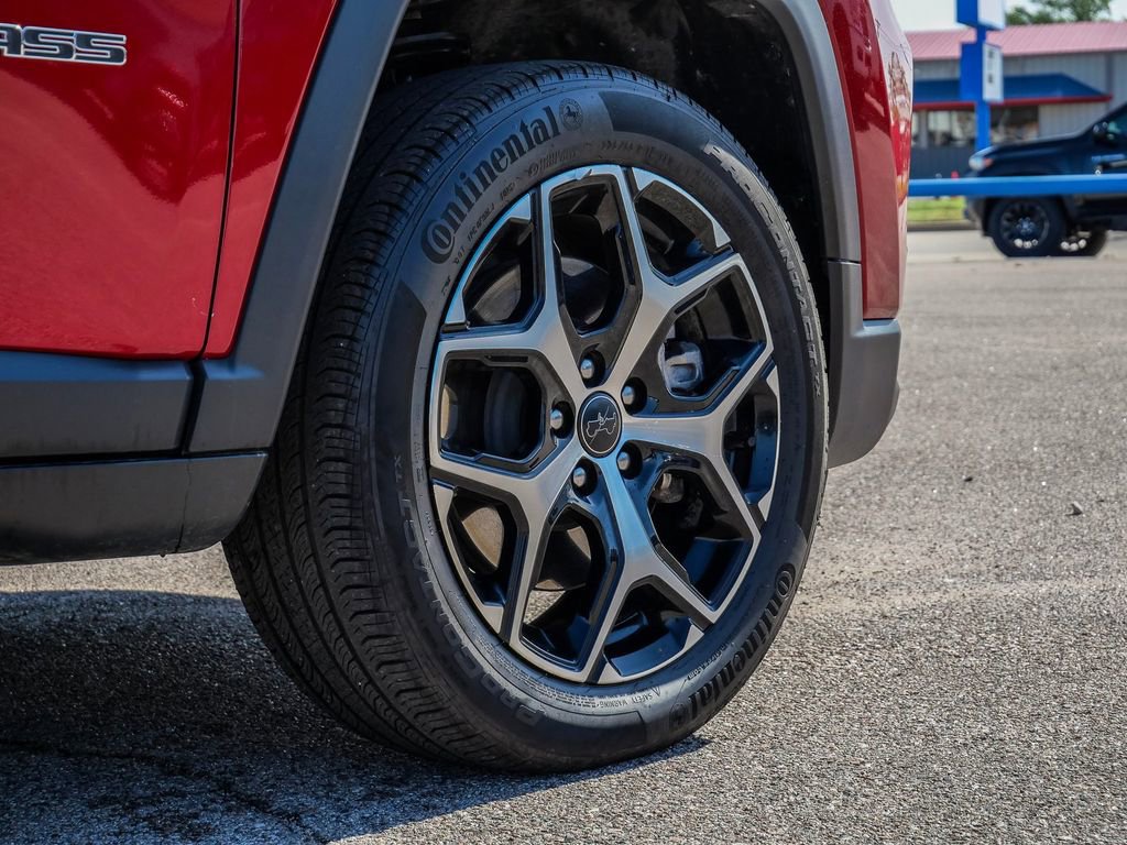 Used 2025 Jeep Compass Limited image 9