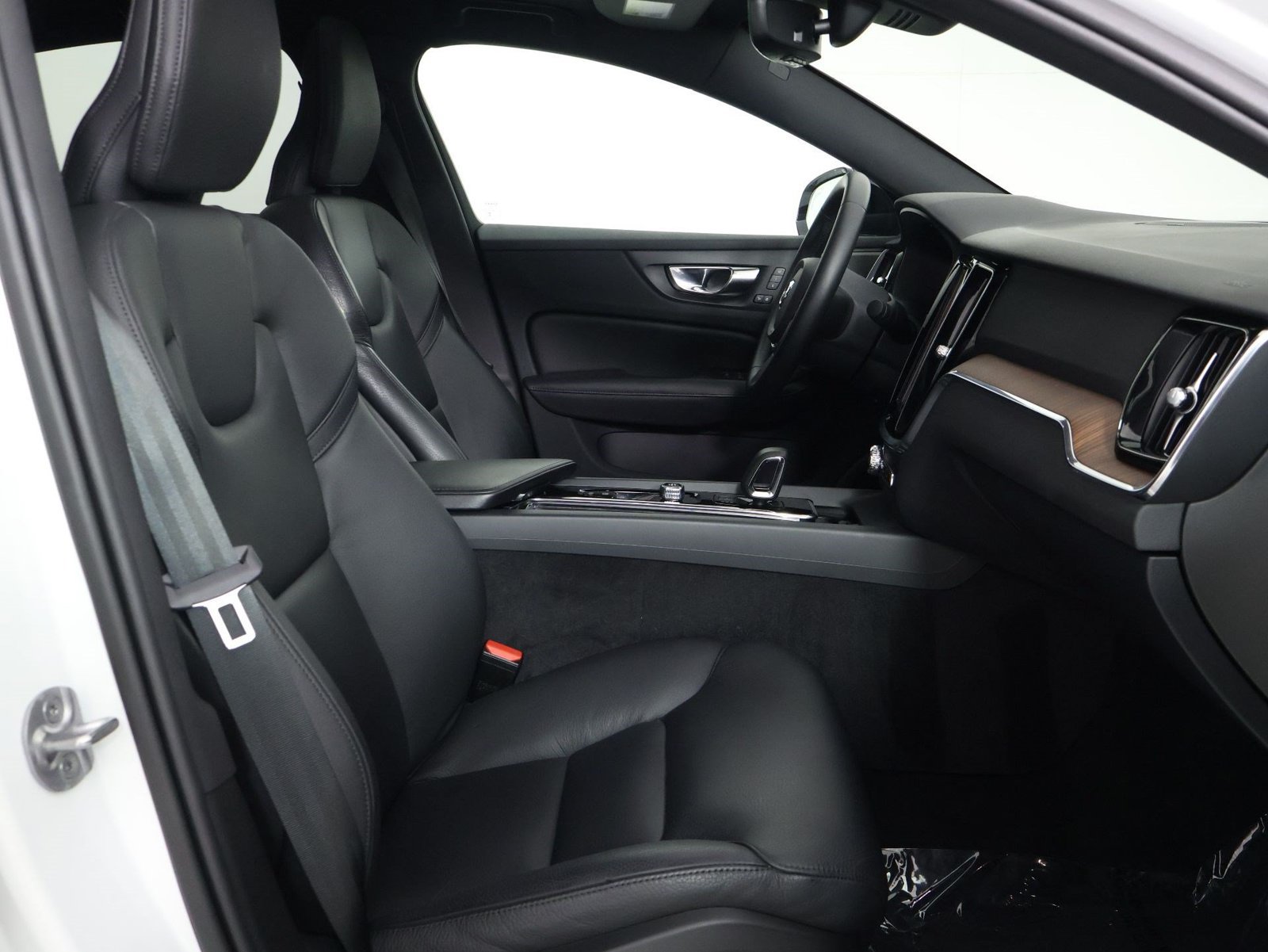 Certified 2023 Volvo S60 B5 Plus w/ Climate Package FWD image 29