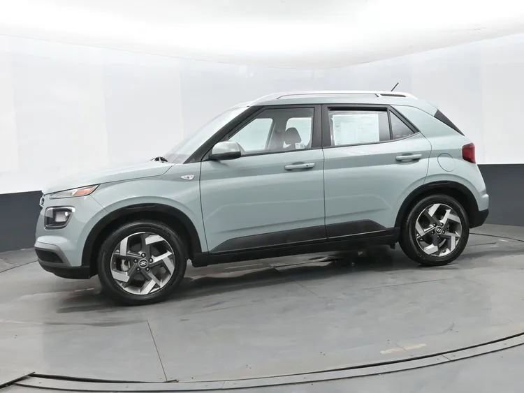 Used 2025 Hyundai Venue SEL image 5