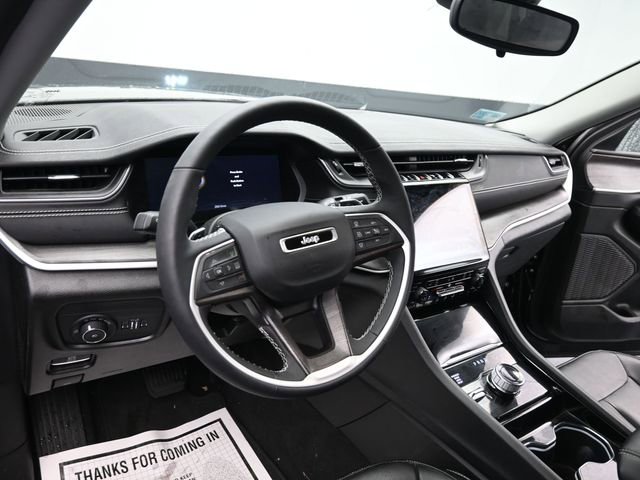 Used 2023 Jeep Grand Cherokee Limited image 14