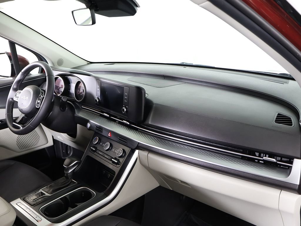 Used 2023 Kia Carnival LX image 28
