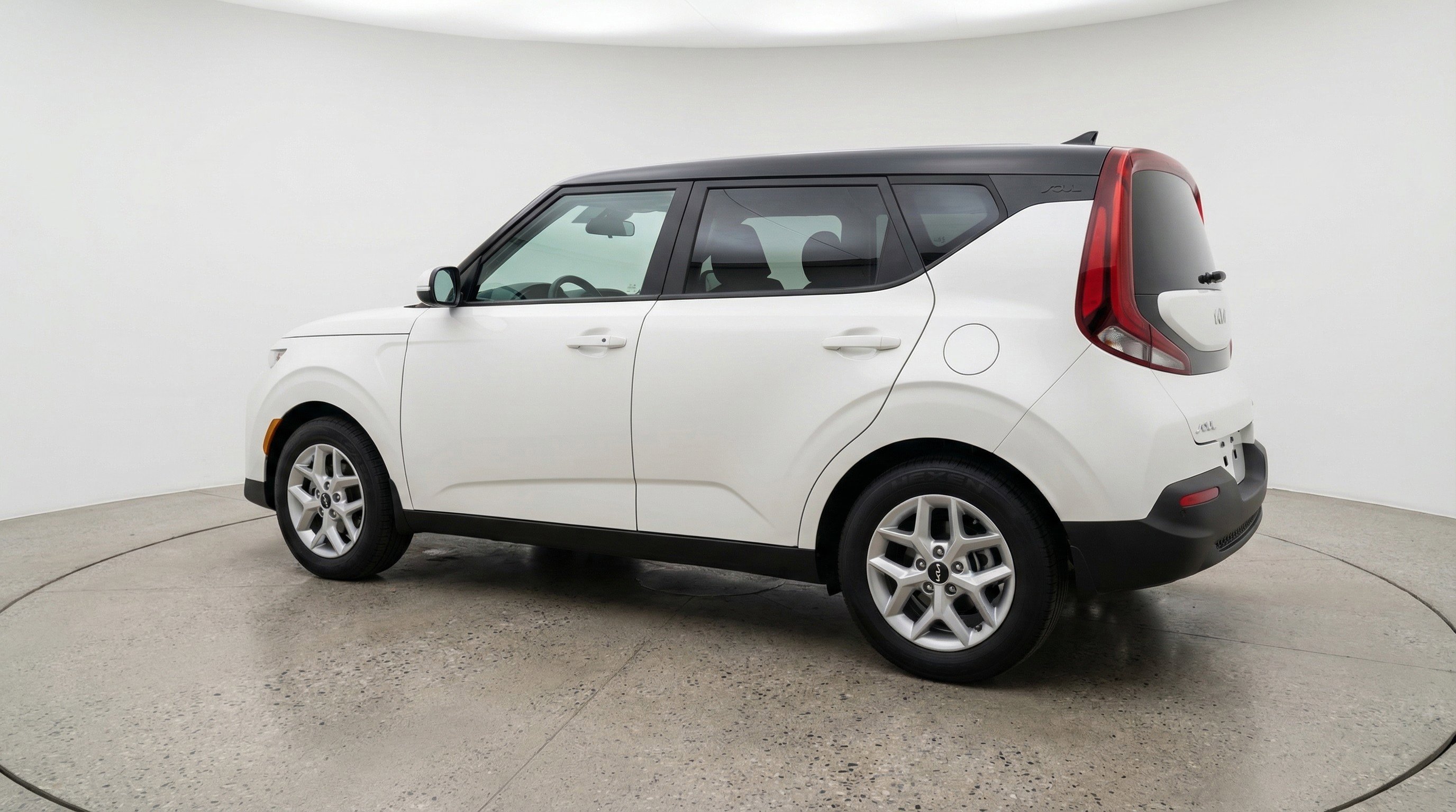 Used 2025 Kia Soul LX w/ LX Technology Package image 6