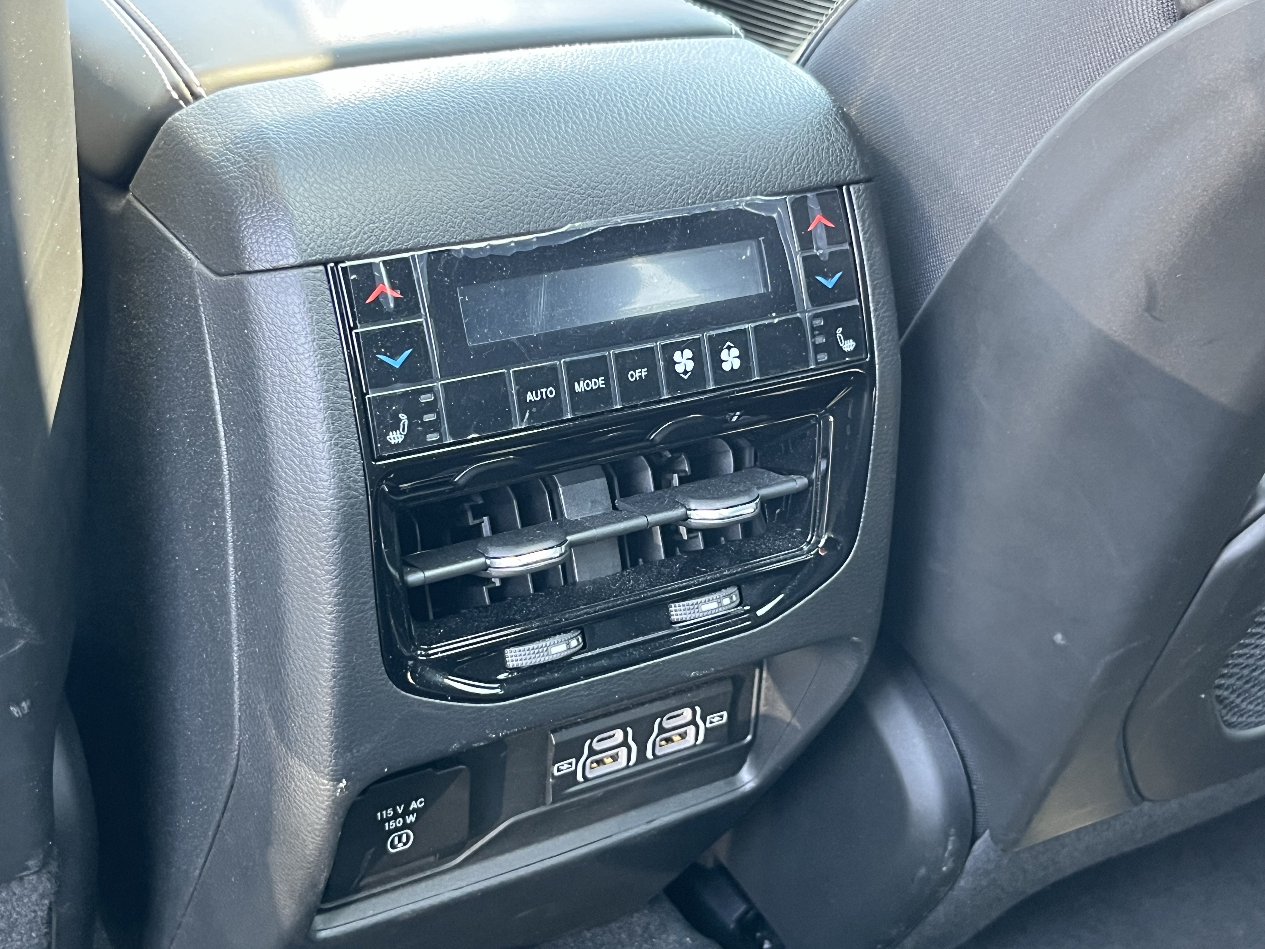 Used 2023 Jeep Grand Cherokee Overland w/ Advanced Protech Group III AWD/4WD image 19
