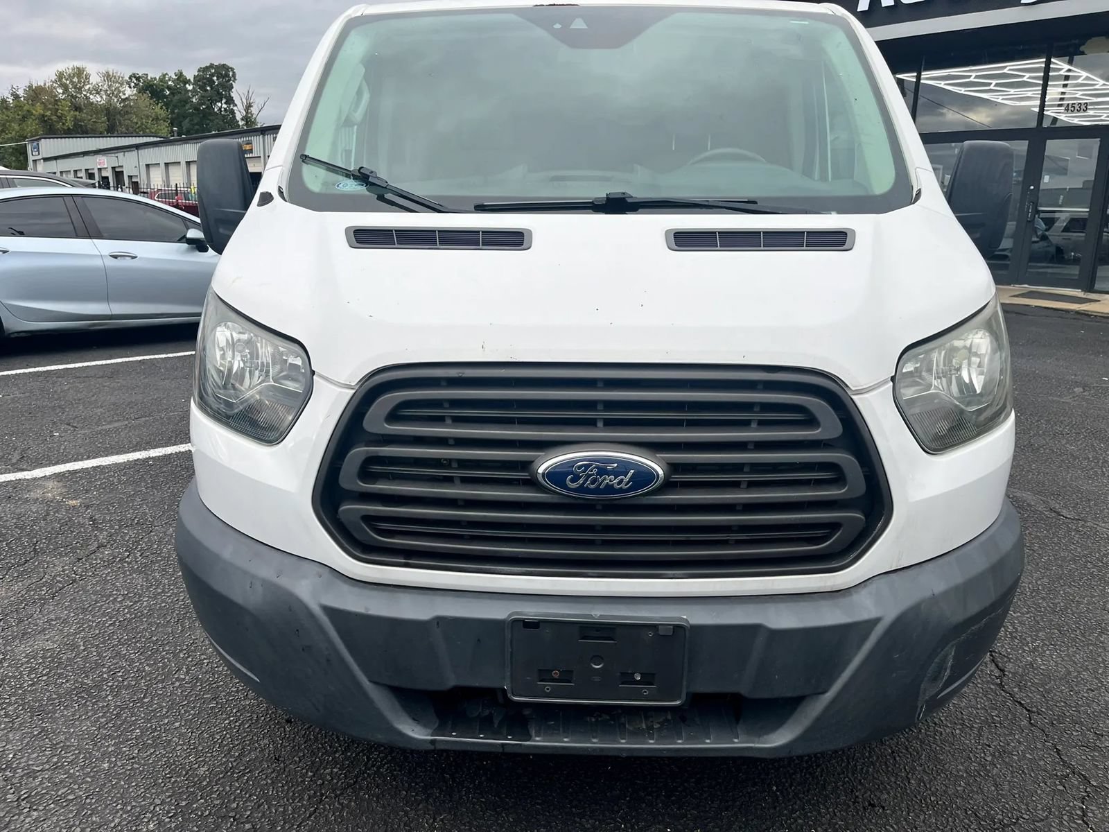 Used 2016 Ford Transit 150 130 Low Roof RWD image 2