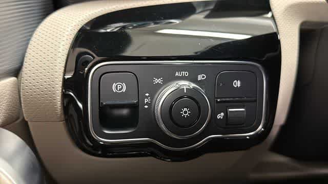 Used 2021 Mercedes-Benz CLA 250 image 16