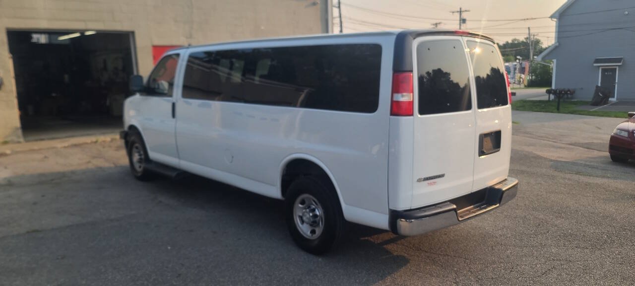 Used 2019 Chevrolet Express 3500 LT w/ LT Preferred Equipment Group RWD image 6