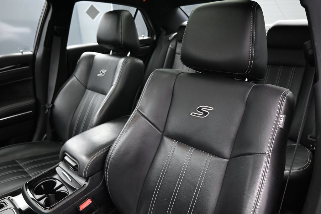 Used 2017 Chrysler 300 S RWD image 13