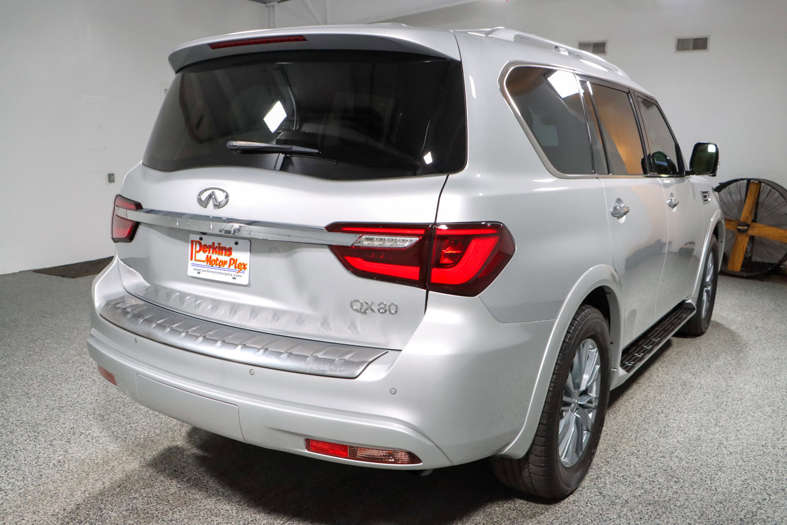 Used 2023 INFINITI QX80 Luxe w/ Cargo Package RWD image 7