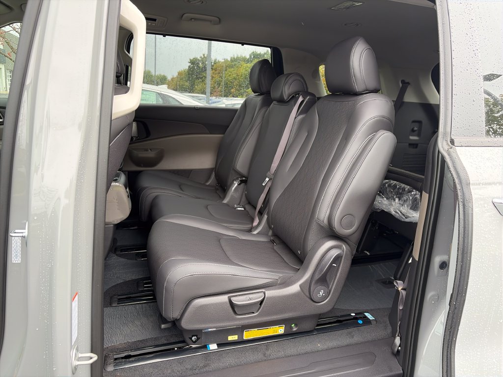 New 2027 Kia Carnival EX FWD image 23