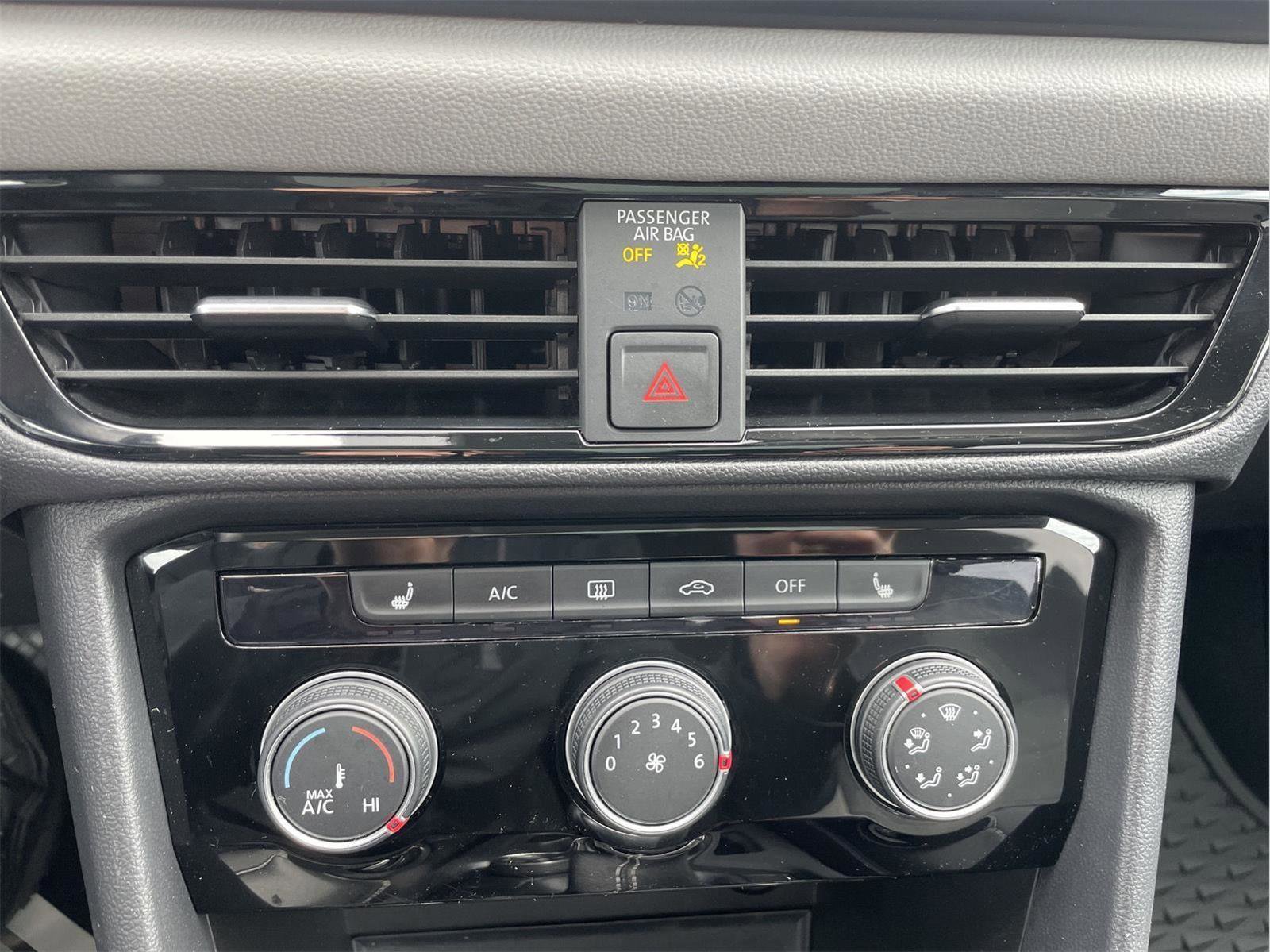 Used 2023 Volkswagen Taos SE w/ Panoramic Sunroof Package AWD/4WD image 29