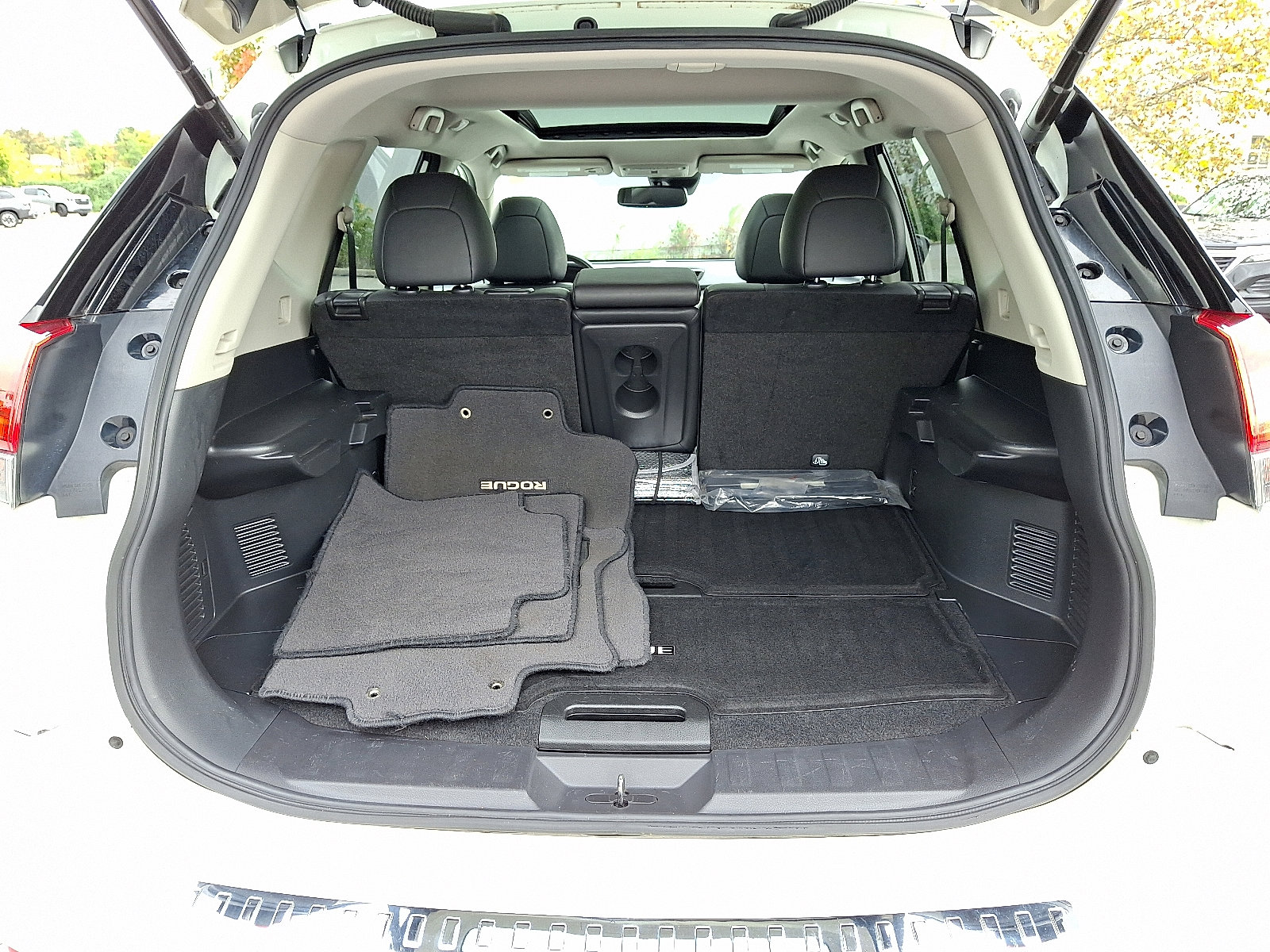 Used 2018 Nissan Rogue SL w/ Premium Package image 30