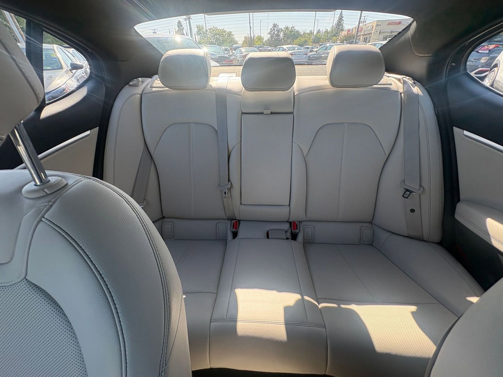 Used 2025 Genesis G70 2.5T image 40