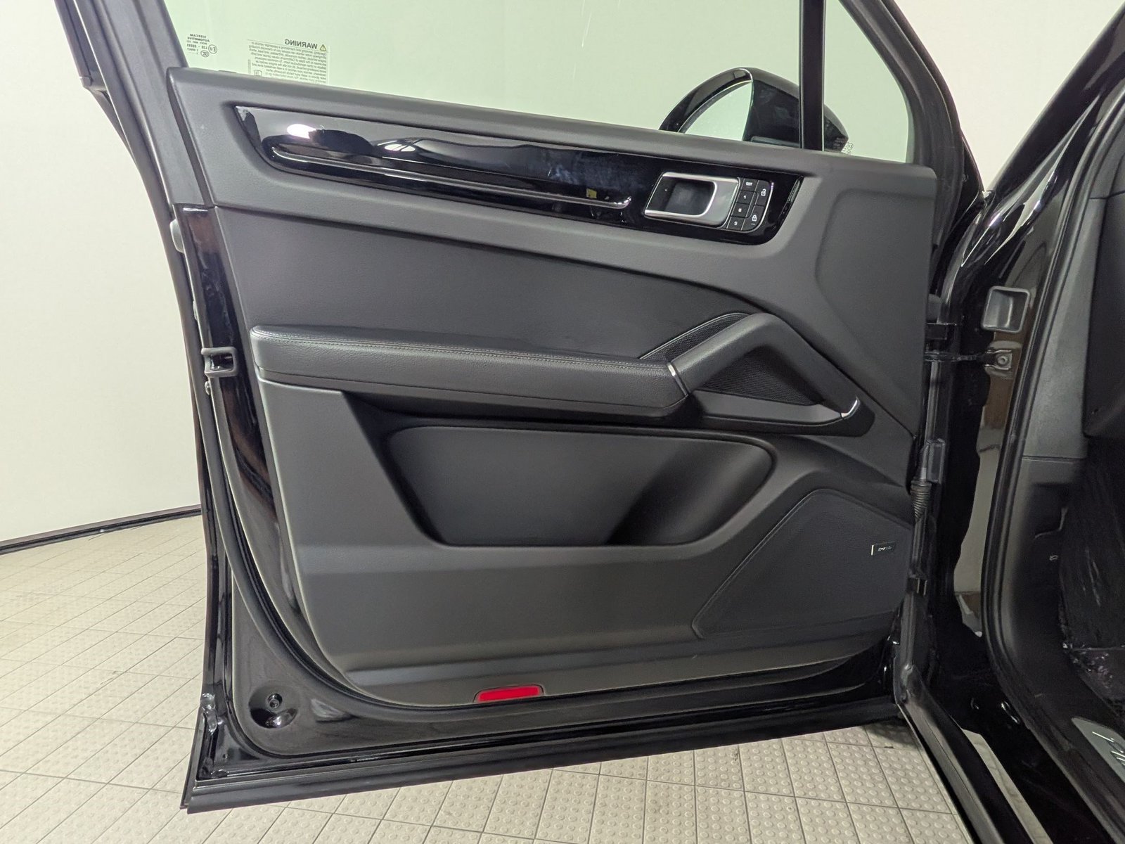Certified 2023 Porsche Cayenne Platinum Edition AWD/4WD image 13