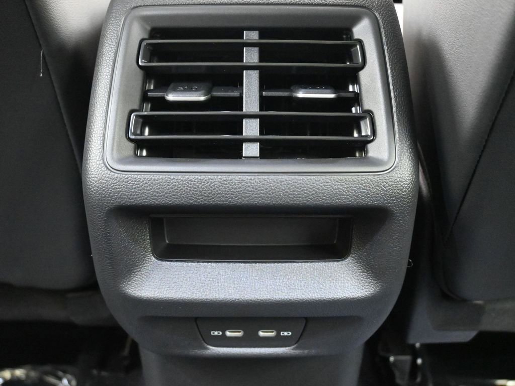 New 2026 Volkswagen Tiguan SE image 21