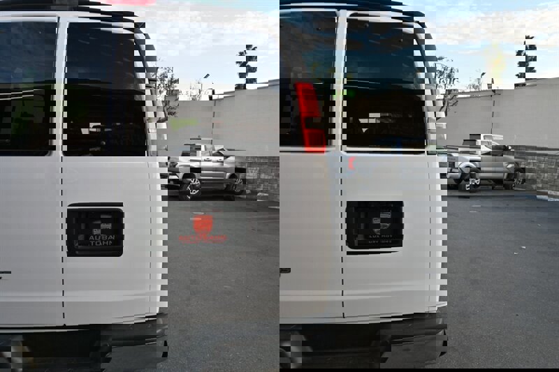 Used 2017 Chevrolet Express 3500 LT w/ LT Preferred Equipment Group image 5