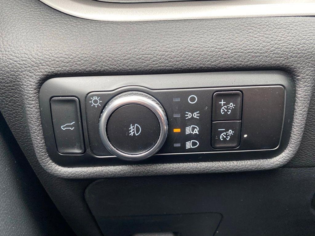 Used 2024 Ford Explorer XLT w/ Equipment Group 202A AWD/4WD image 6