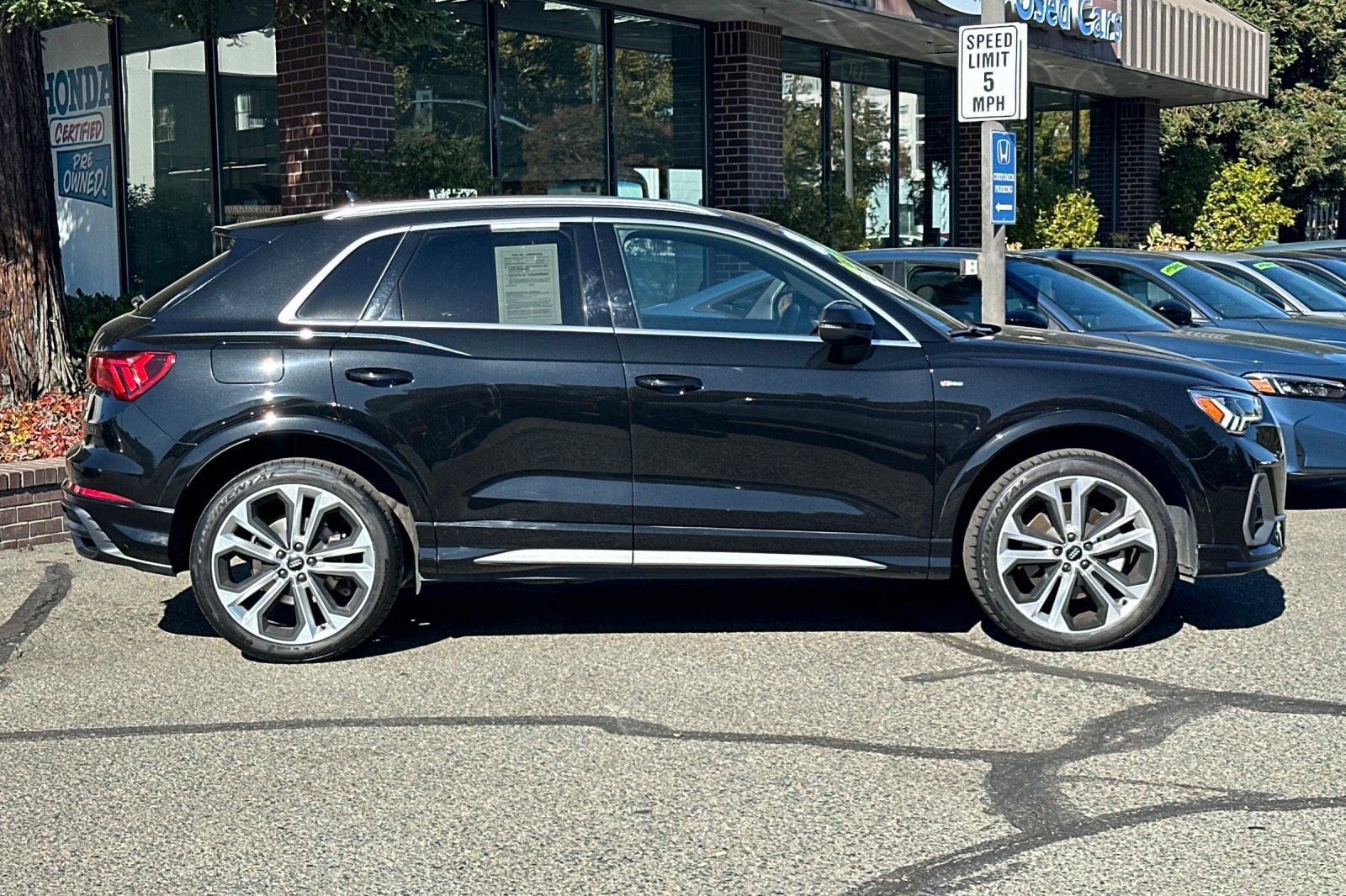 Used 2021 Audi Q3 2.0T Premium Plus w/ Premium Plus Package image 3