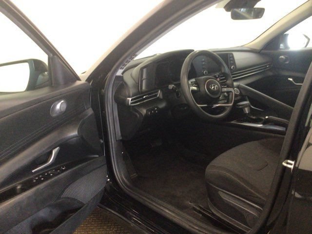 Used 2023 Hyundai Elantra SE FWD image 17