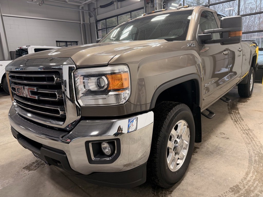 Used 2015 GMC Sierra 2500 SLE w/ SLE Preferred Package image 4