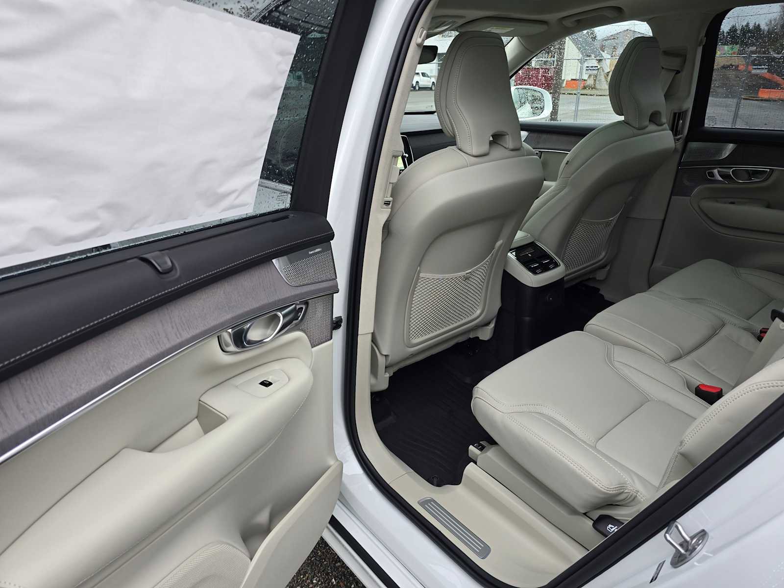 New 2026 Volvo XC90 T8 Ultra w/ Lounge Package image 15