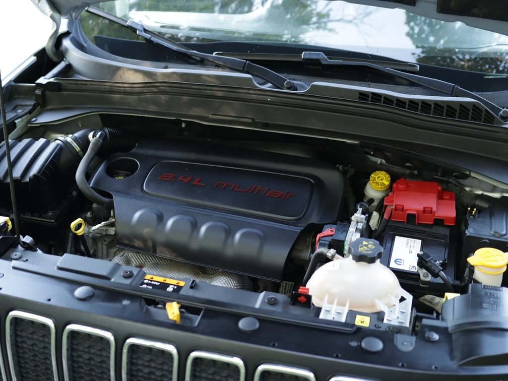 Used 2020 Jeep Renegade Latitude w/ Cold Weather Group AWD/4WD image 30