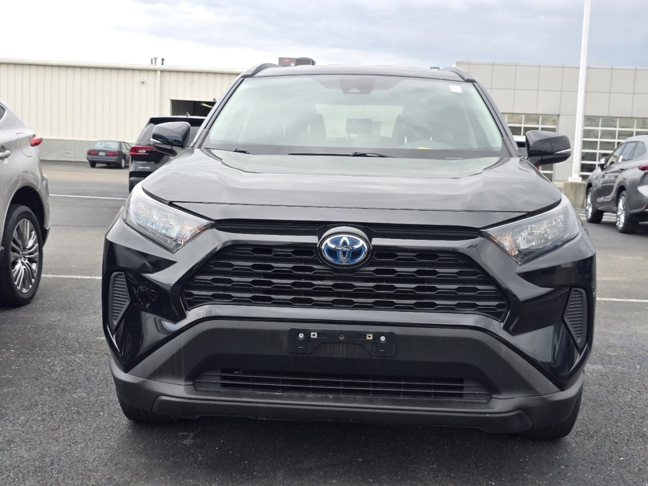Used 2022 Toyota RAV4 LE AWD/4WD image 2