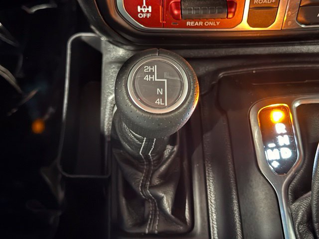 Used 2025 Jeep Gladiator Mojave w/ Convenience Group AWD/4WD image 28
