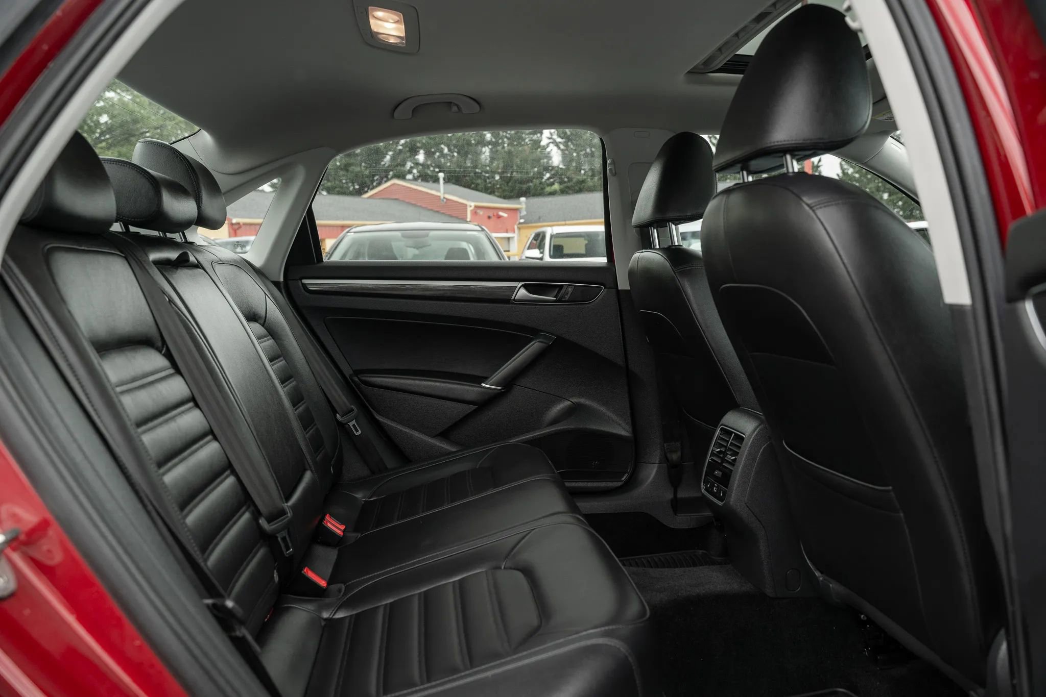 Used 2016 Volkswagen Passat 3.6 SEL Premium FWD image 11