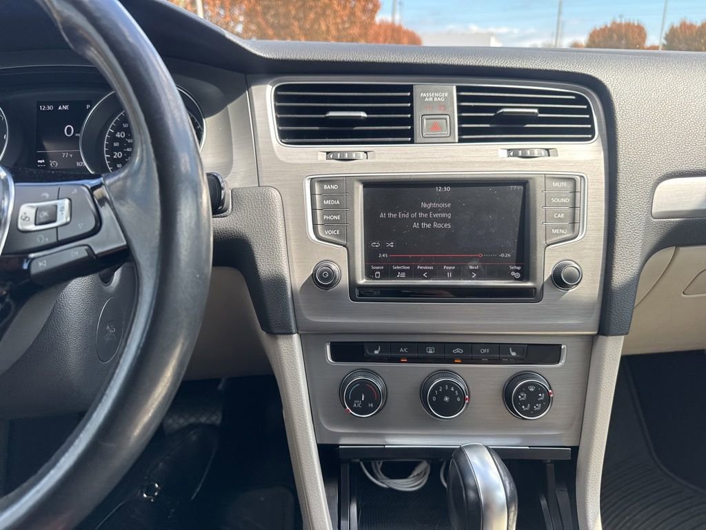 Used 2016 Volkswagen Golf SE image 29