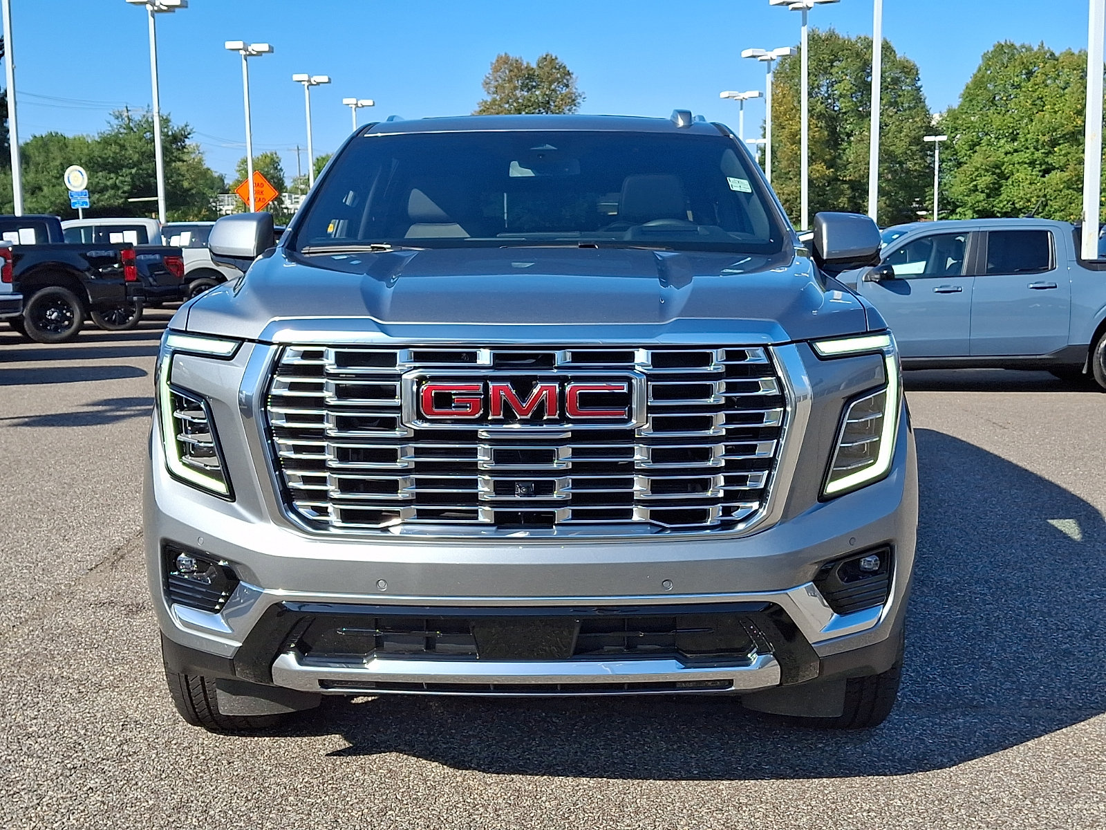 Used 2026 GMC Yukon XL Denali w/ Sun & Power Step Package AWD/4WD image 3