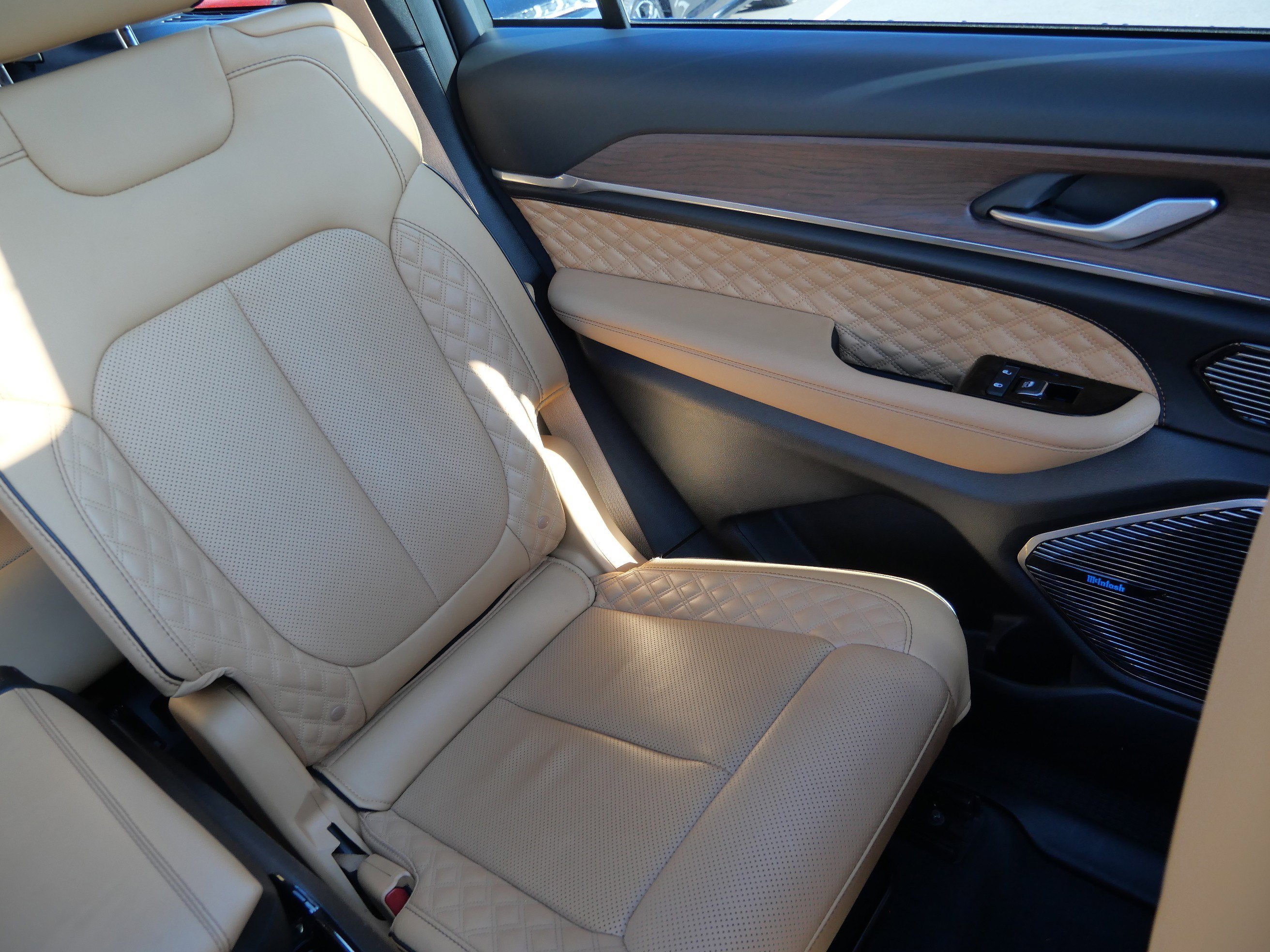 Used 2023 Jeep Grand Cherokee L Summit w/ High Altitude Package image 14