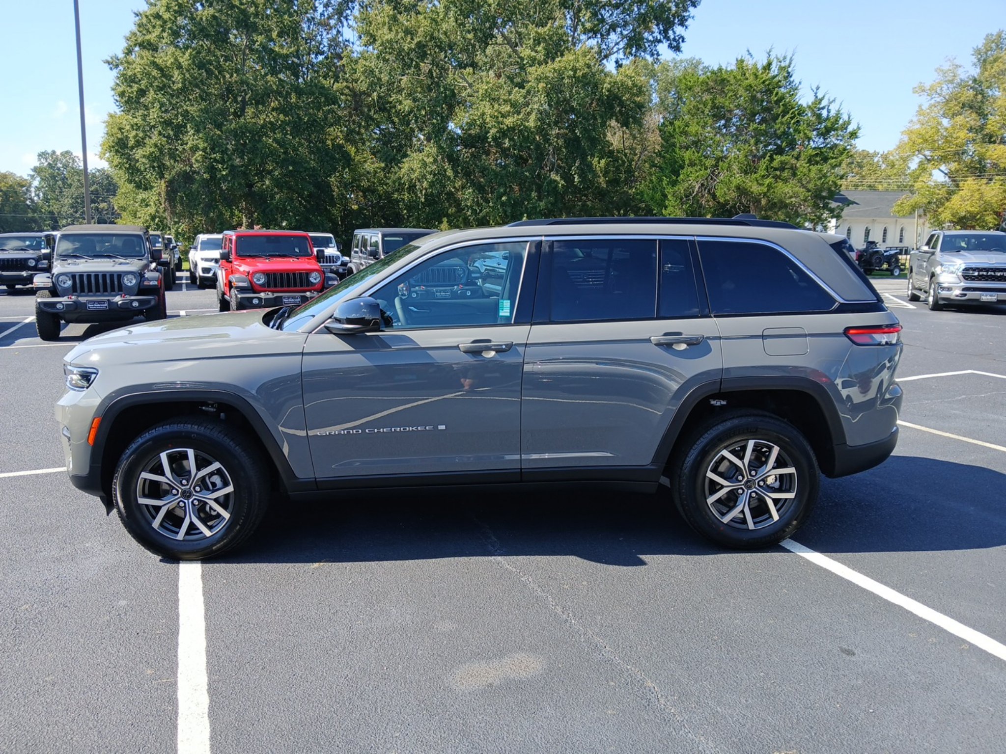 New 2027 Jeep Grand Cherokee Laredo X RWD image 11